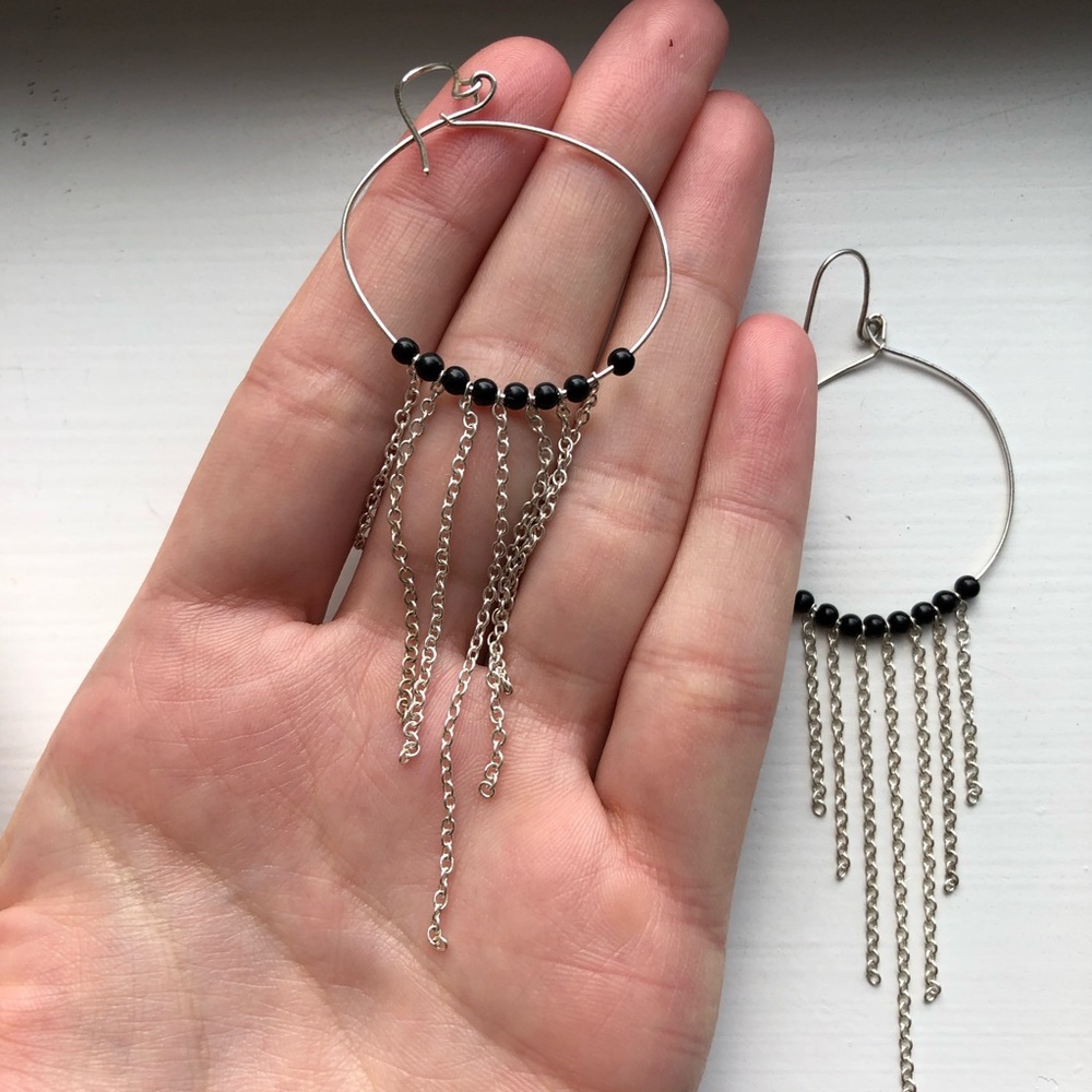 Silver chain & black bead dreamcatcher earrings - Picture 5 of 6